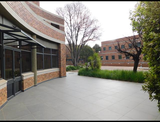 167M² OFFICE TO LET IN PARKTOWN